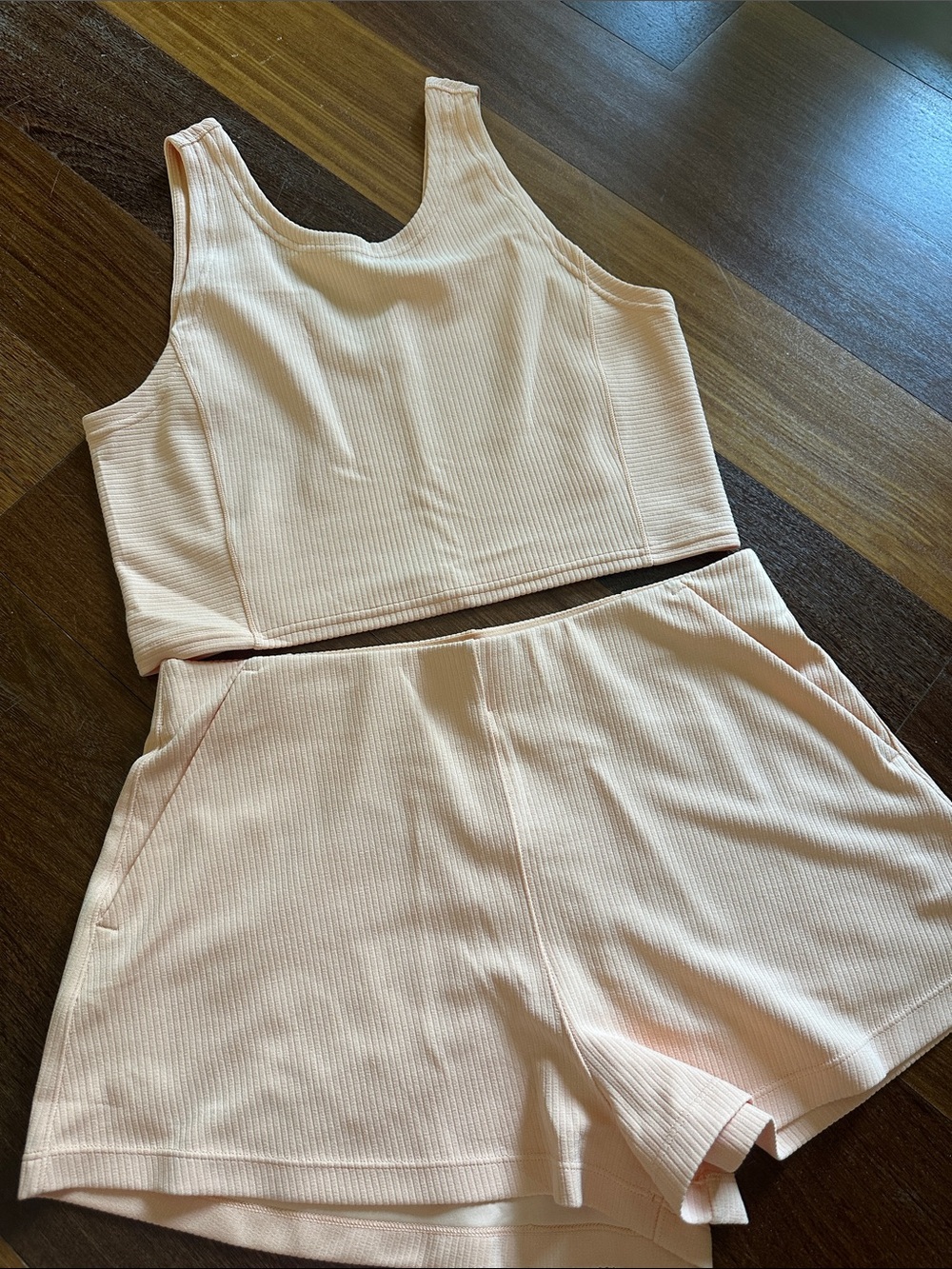 Lululemon Ribbed Softstream cropped tank top & high rise short 2”